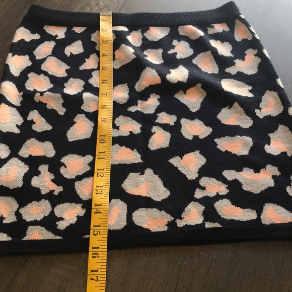 CLUB MONACO | Sue sweater Skirt - Picture 7 of 7